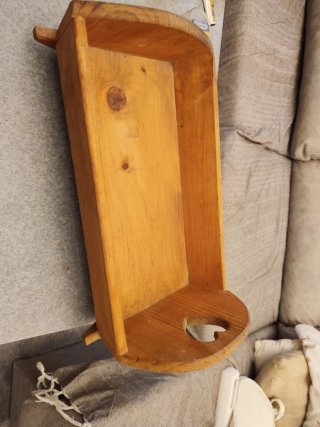 Cuna de muñecas de madera