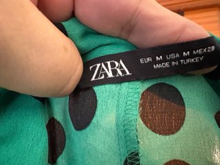 Camisa Zara Verde Lunares Negros