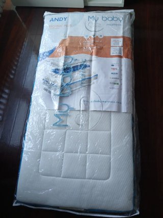Cuna completa: protector, colchón y ropa de cama