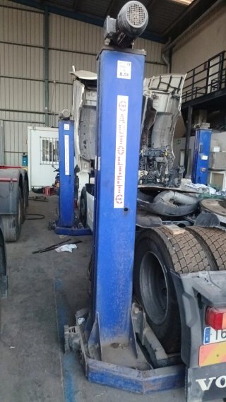 Elevador 4 columnas 8.5t.,caballetes.etcc