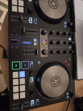 Controlador DJ Traktor S2 Mk3 + MacBook Pro 13