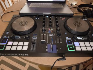 Controlador DJ Traktor S2 Mk3 + MacBook Pro 13