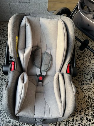 Carrito de bebé gris