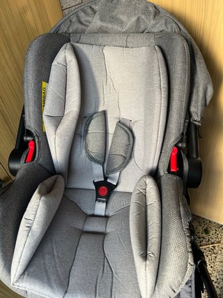 Carrito de bebé gris