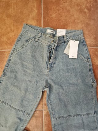 Pantalones vaqueros desgastados