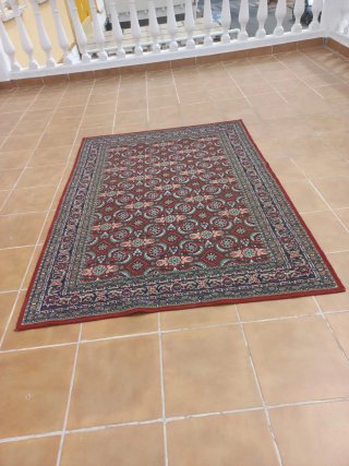 Alfombra de tela con diseño. Medidas 1,40 x 2 mts