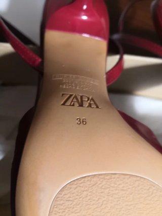 Zapato tacón destalonado Zara tachas doradas