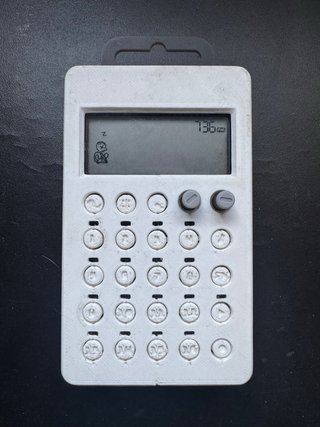 Pocket Operator KO-33 con carcasa
