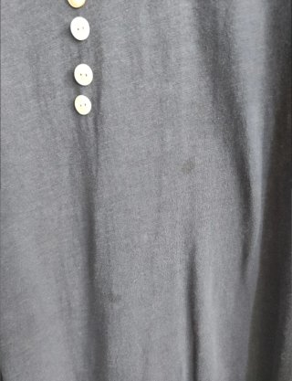 Vestido azul marino con volantes