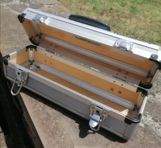 Dos maletines de aluminio
