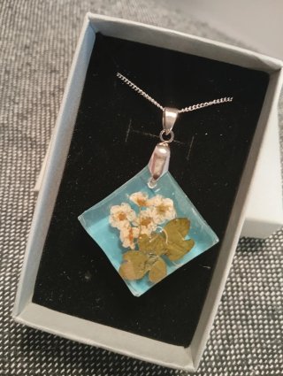 Collares resina flor natural y marinos