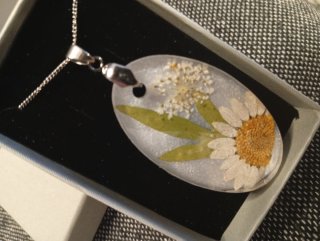 Collares resina flor natural y marinos