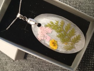 Collares resina flor natural y marinos