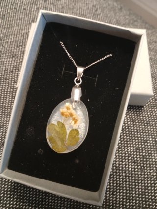 Collares resina flor natural y marinos