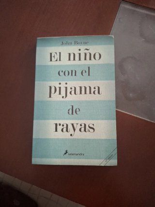 EL NIÑO CON EL PIJAMA DE RAYAS