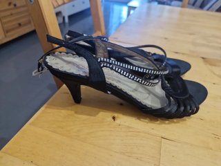 Sandalias tacón negras adornos strass T41