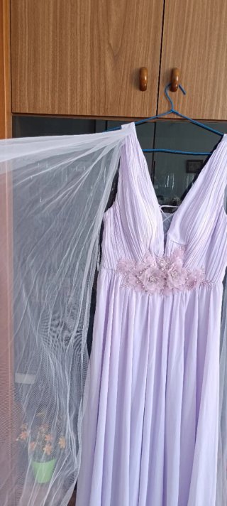 Vestido lila largo con flores 3D