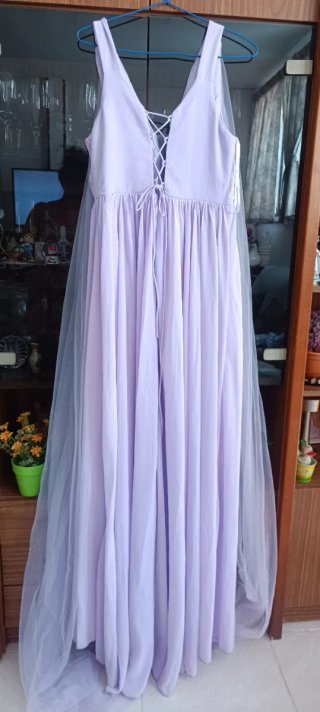 Vestido lila largo con flores 3D