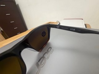 Occhiali da sole Vuarnet neri e marroni