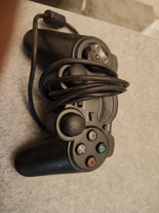 Mando de consola negro