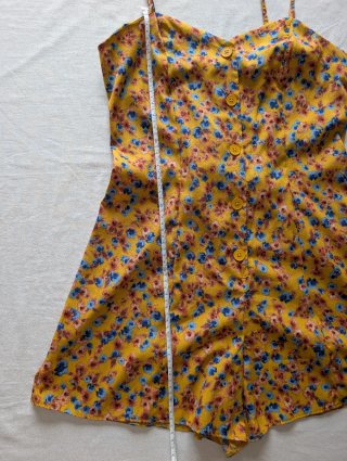 Mono corto floral Primark talla 40 amarillo