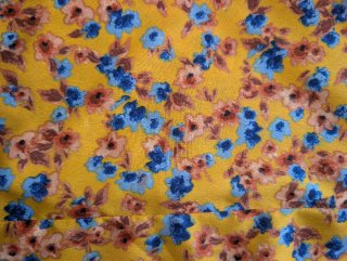 Mono corto floral Primark talla 40 amarillo