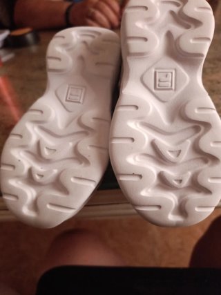 Zapatillas Fila niño  plateadas y blancas