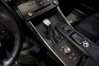 Lexus IS 2.5 300h ECO