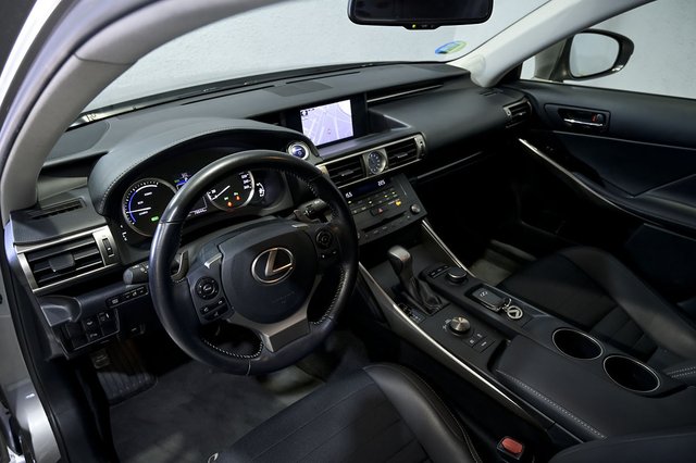 Lexus IS 2.5 300h ECO