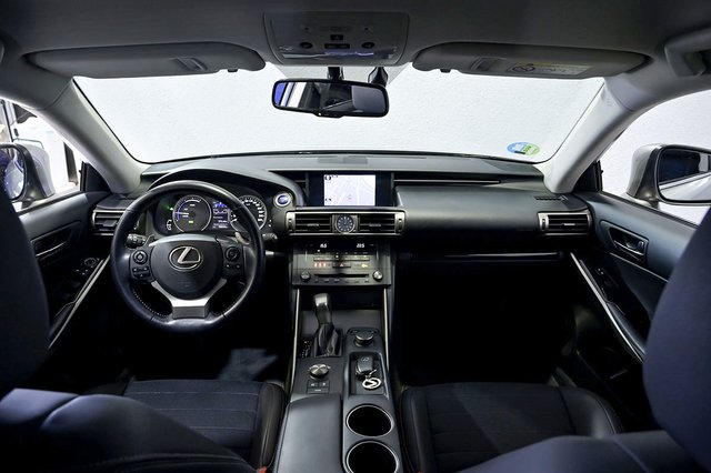 Lexus IS 2.5 300h ECO