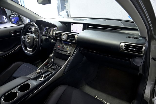 Lexus IS 2.5 300h ECO