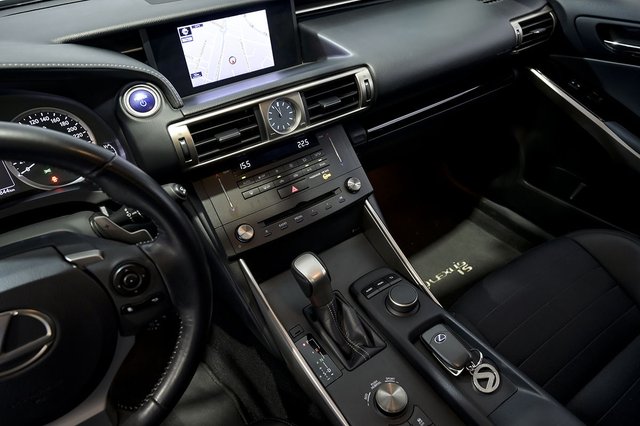 Lexus IS 2.5 300h ECO