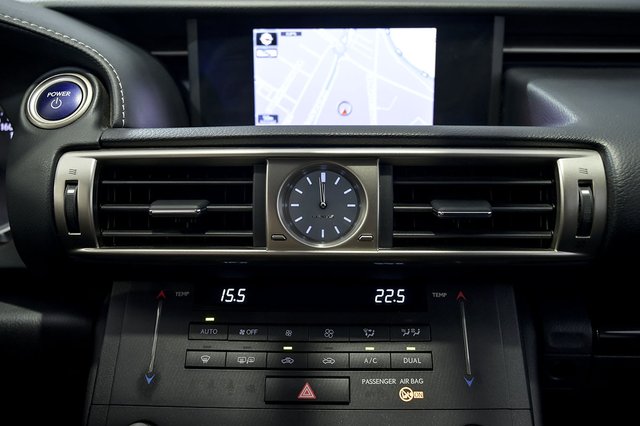 Lexus IS 2.5 300h ECO