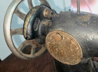 Máquina de coser Singer antigua Modelo 27K