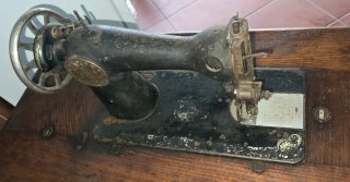 Máquina de coser Singer antigua Modelo 27K