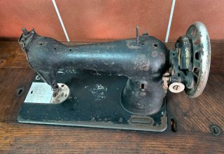 Máquina de coser Singer antigua Modelo 27K