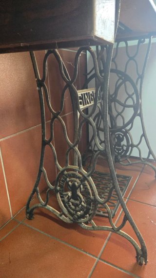 Máquina de coser Singer antigua Modelo 27K