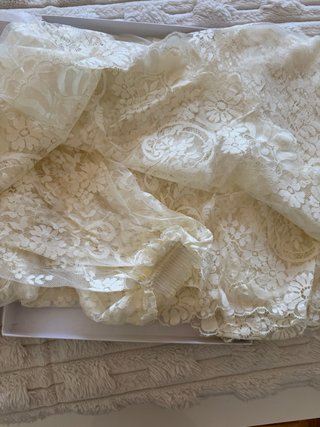 Mantilla de boda encaje beige y blanco