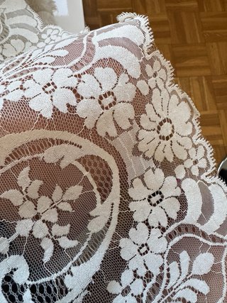 Mantilla de boda encaje beige y blanco