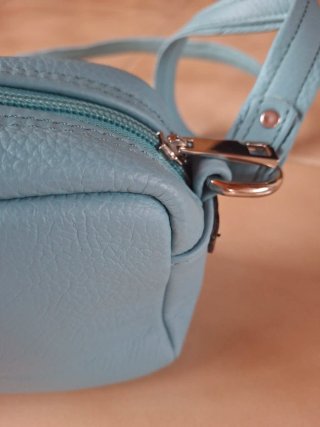 Bandolera de piel turquesa