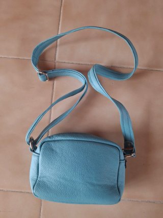 Bandolera de piel turquesa