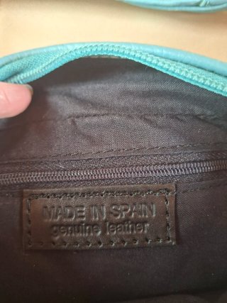 Bandolera de piel turquesa
