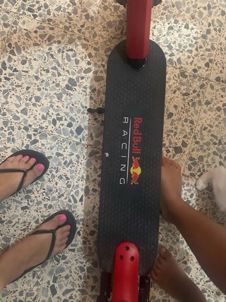 Patinete Eléctrico Rojo y Negro