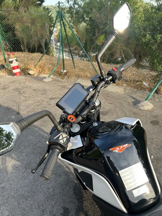 KTM Duke 125 Blanca y Naranja