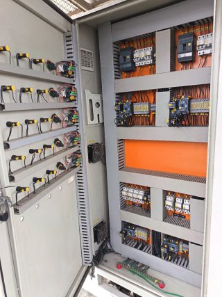 MANITAS: Aires acondicionados y servicio eléctrico