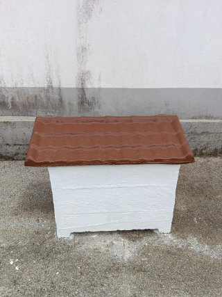 Caseta para perros de hormigón