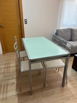 Mesa y 4 Sillas Comedor Cristal