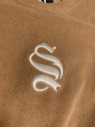 Camiseta Sinners Attire de felpa Marrón