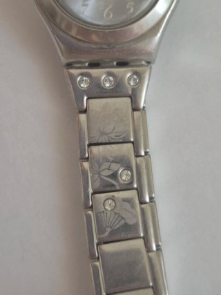 Orologio Swatch con diamanti