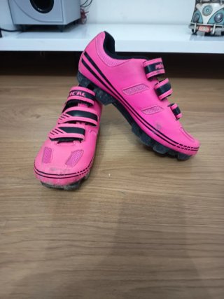 Zapatillas BTT Talla 39 con Calas.